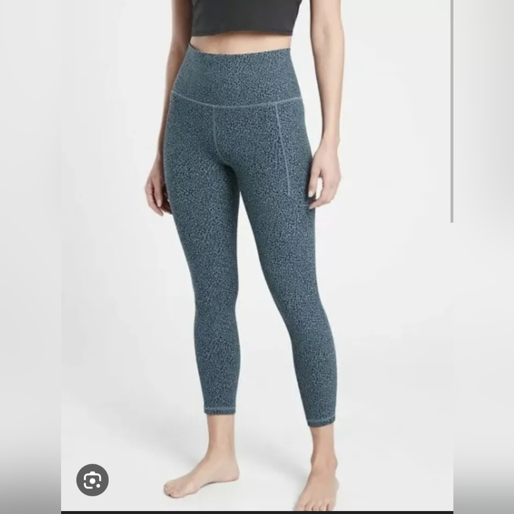 EUC Athleta Salutation Stash II Textured tight